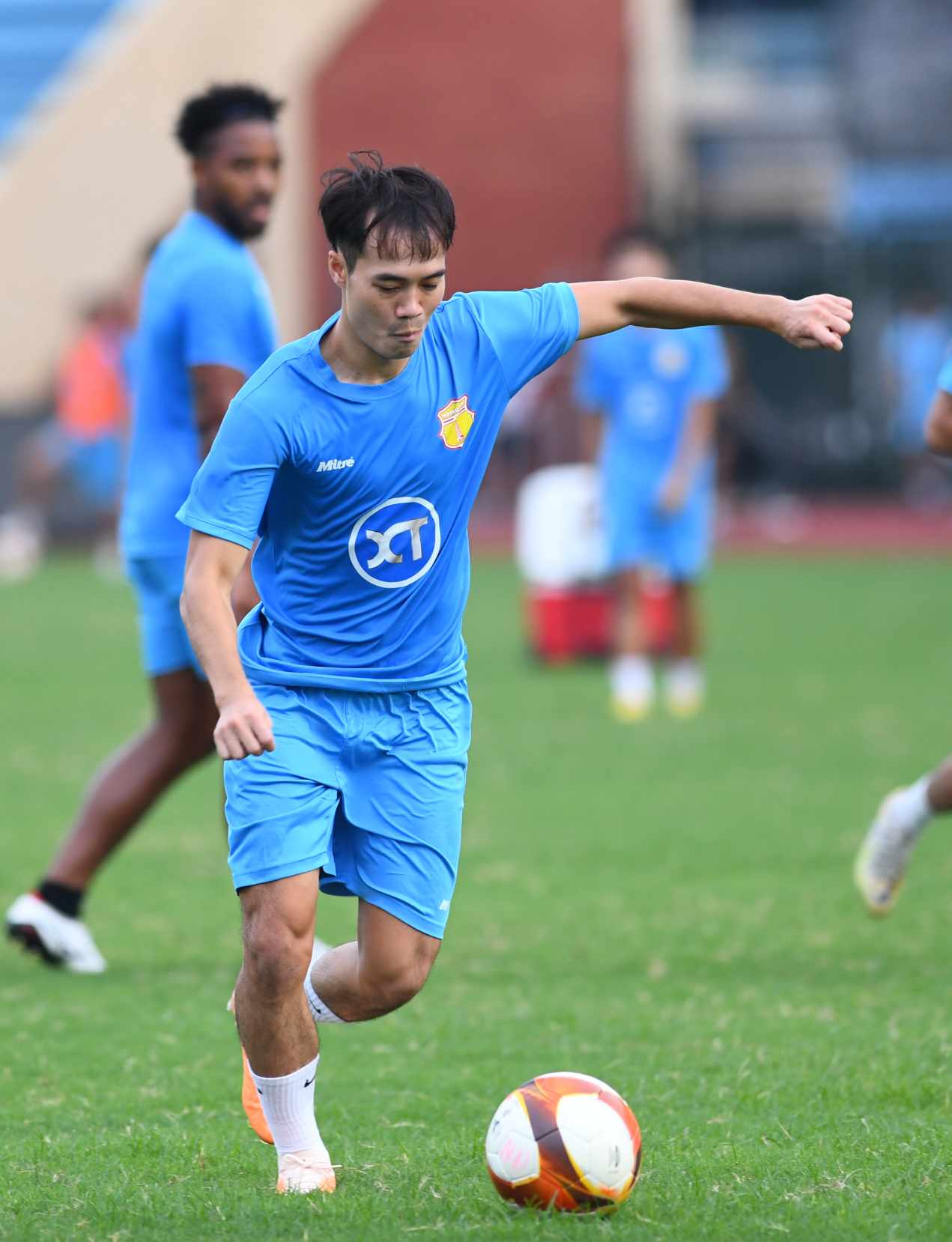 van-toan-toi-co-chut-ghen-ti-voi-cac-dong-doi-cung-mong-co-1-danh-hieu-truoc-khi-giai-nghe