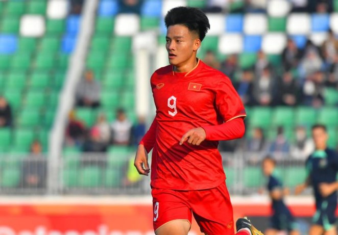 hlv-troussier-tiep-tuc-nhan-tin-du-ve-luc-luong-dt-viet-nam-nguy-co-chap-va-tai-asian-cup