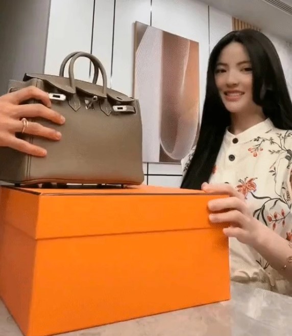 quang-hai-so-huu-khoi-tai-san-khung-o-tuoi-26-con-chu-thanh-huyen-thi-sao