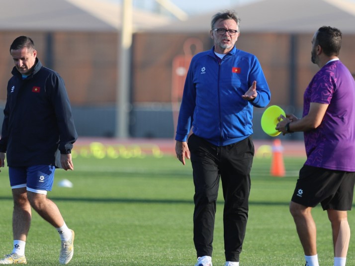 bang-luong-cua-hlv-troussier-lan-dau-duoc-tiet-lo-nhin-con-so-ai-cung-choang