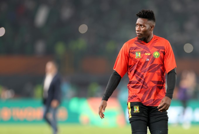 bi-doi-xu-te-bac-thu-mon-onana-doi-treo-gang