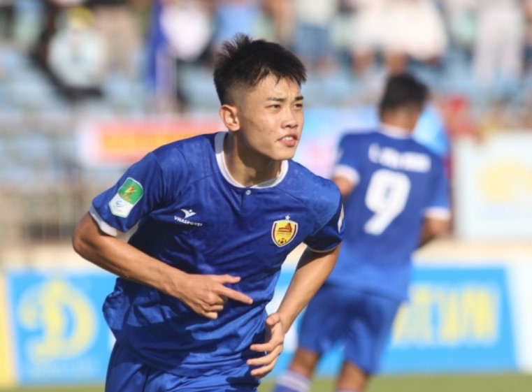 bau-vat-cua-hlv-troussier-bi-chan-thuong-dt-viet-nam-kho-phuc-thu-indonesia