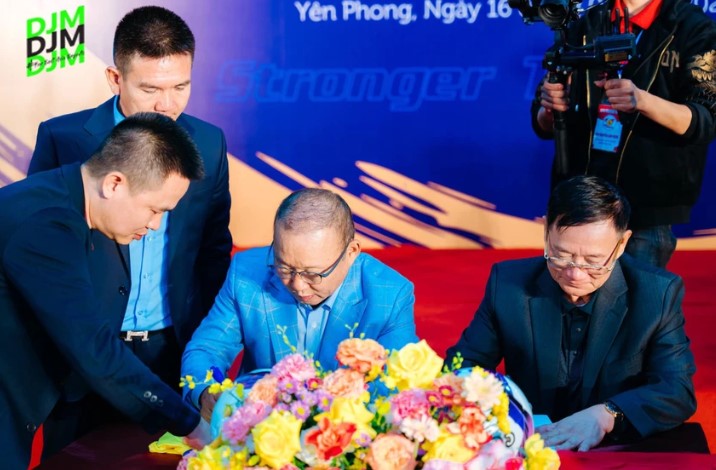 chinh-thuc-hlv-park-hang-seo-ky-hop-dong-5-nam-gan-bo-lau-dai-voi-viet-nam