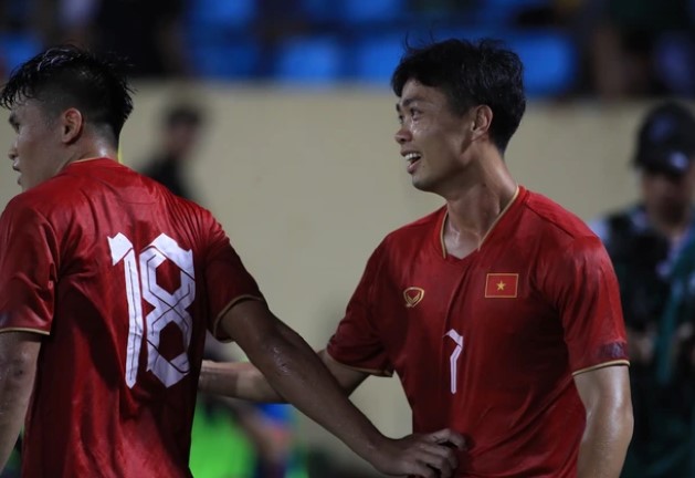 hieu-ra-van-de-hlv-troussier-chap-nhan-xuong-nuoc-voi-cong-phuong-vi-dtvn