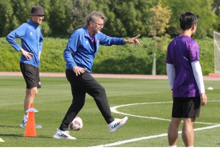 hlv-troussier-co-quyet-dinh-bat-ngo-ds-tuyen-viet-nam-co-bien-dong-lon