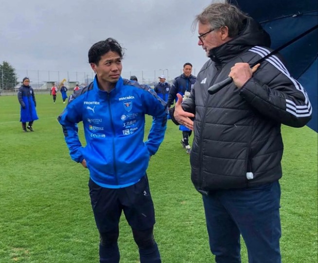 hlv-troussier-dich-than-sang-nhat-gap-cong-phuong-sang-cua-tro-lai-dt-viet-nam