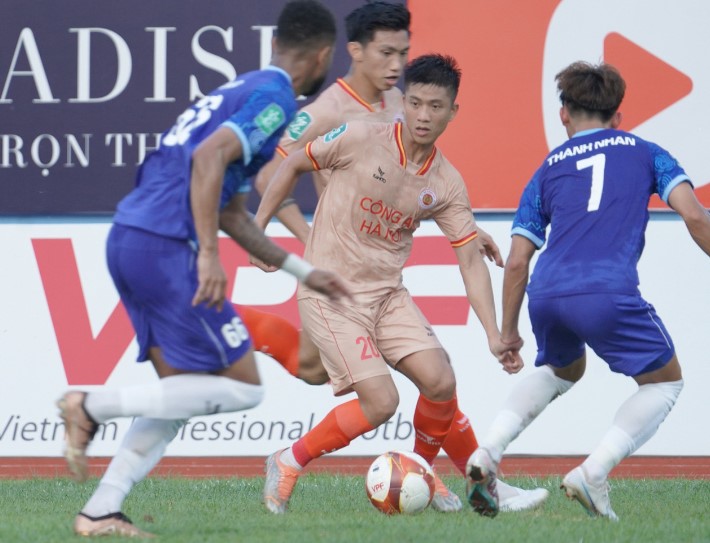 phan-van-duc-bao-tin-vui-cho-dtvn-noi-1-cau-khien-hlv-troussier-gat-gu