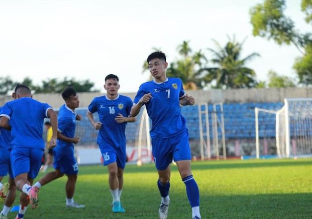 sao-tre-dt-viet-nam-vua-toa-sang-da-mac-benh-ngoi-sao-lien-tuc-bi-ky-luat