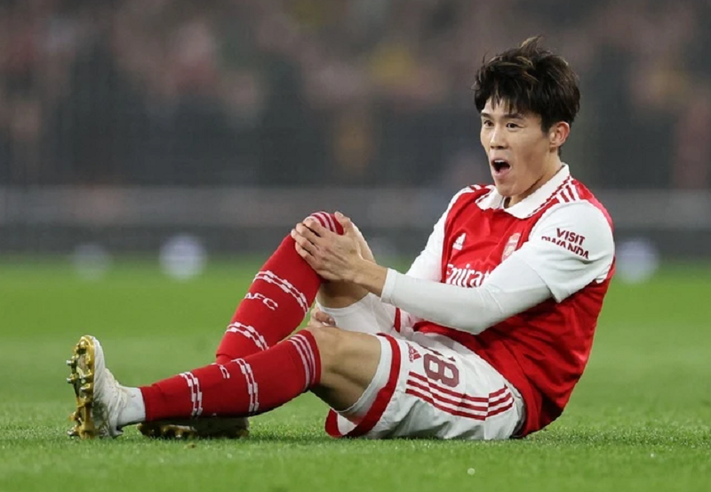 takehiro-tomiyasu-phau-thuat-dau-goi-arsenal-them-con-dau-dau-nhan