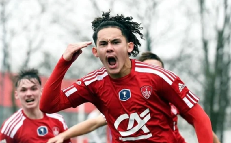 lan-song-viet-kieu-moi-hy-vong-moi-cho-bong-da-viet-nam-tu-aymeric-faurand-tournair-va-chung-nguyen