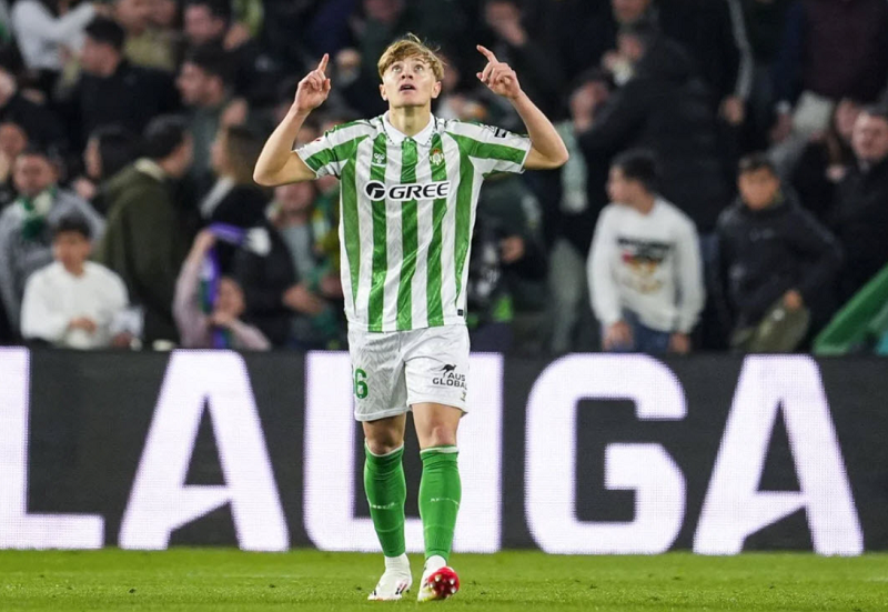 nong-arsenal-cho-chelsea-liverpool-hit-khoi-o-thuong-vu-rodriguez