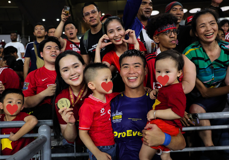 gia-dinh-duy-manh-van-quyet-sang-malaysia-du-lich-ket-hop-tiep-lua-co-vu-cau-thu-viet