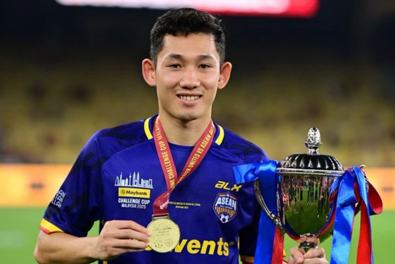 hai-long-tao-dau-an-dam-net-truoc-manchester-united-fan-dna-nga-mu-than-phuc