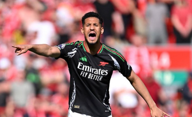 william-saliba-va-tran-cau-dang-quen-tai-anfield