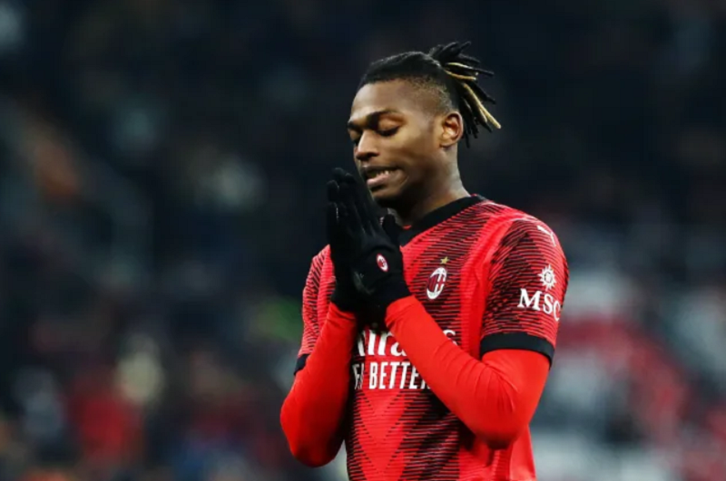 arsenal-am-tham-tiep-can-rafael-leao-trong-boi-canh-thuong-vu-nico-williams-be-tac