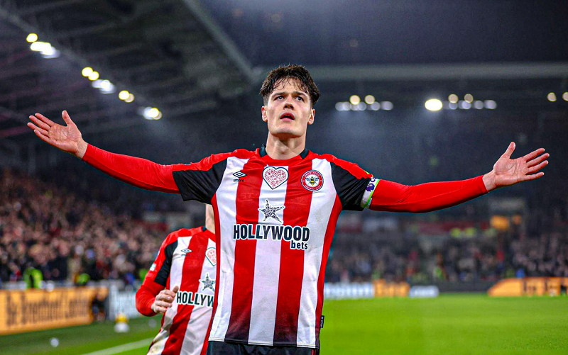 co-tan-binh-moi-arsenal-tu-tin-bay-cao-bay-xa