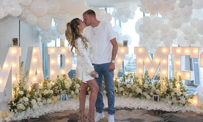 chinh-thuc-cuoi-vo-ramsdale-hoi-ngo-dong-doi-cu-ars