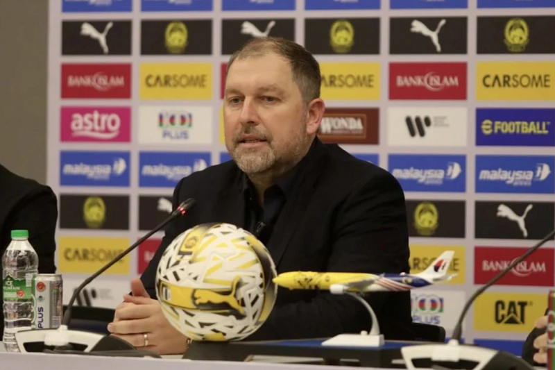 song-ngam-tai-tuyen-malaysia-hlv-truong-cam-thay-bi-co-lap