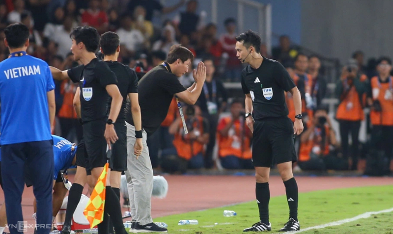 bac-si-u23-viet-nam-he-lo-bai-rai-chai-nuoc-cua-thay-kim