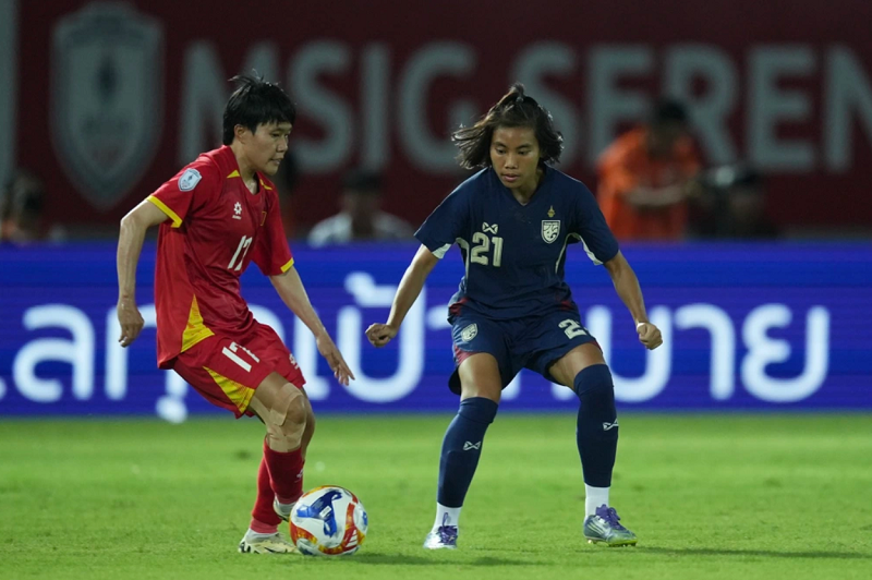 tinh-huong-hy-huu-nhat-aff-cup-nu-2025-nu-cau-thu-thai-lan-mang-keo