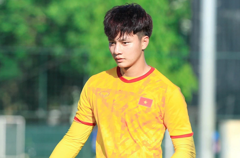 cao-van-binh-toa-sang-ruc-ro-khi-u22-trung-quoc-bat-luc-truoc-nguoi-gac-den